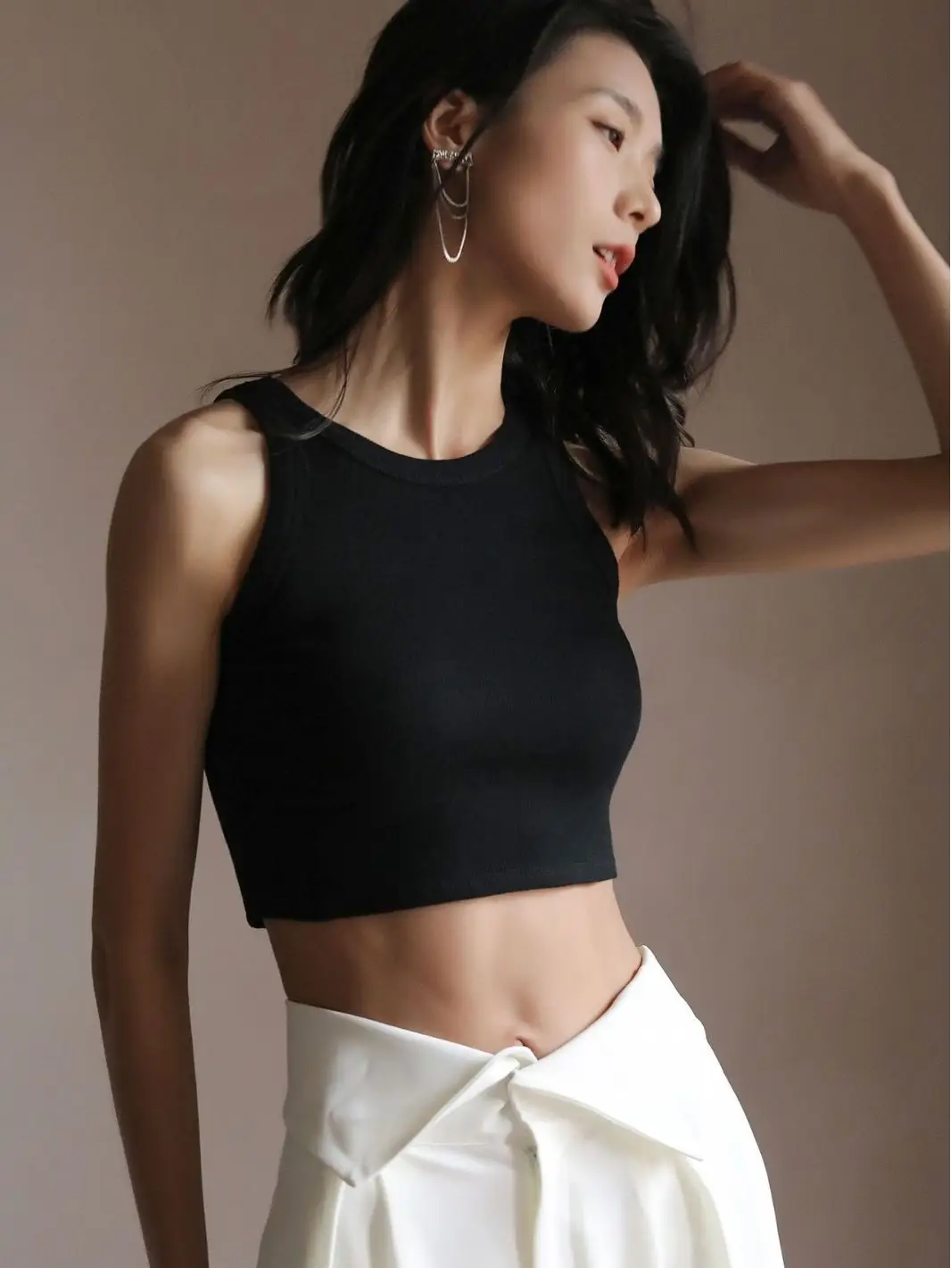 Black Sleeveless Crop Top for Women Summer Wear