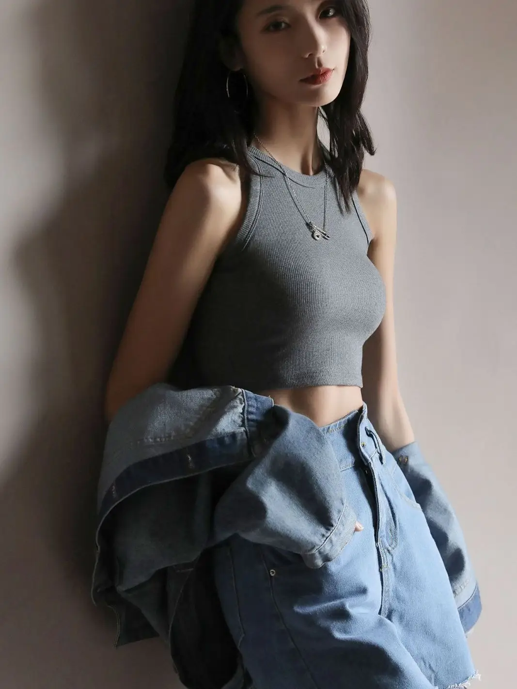 Black Sleeveless Crop Top for Women Summer Wear