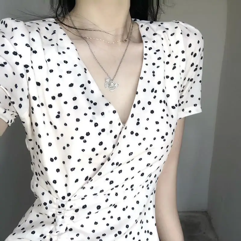 Hepburn Style Floral Dress White V Neck Summer 2024 - Image 4