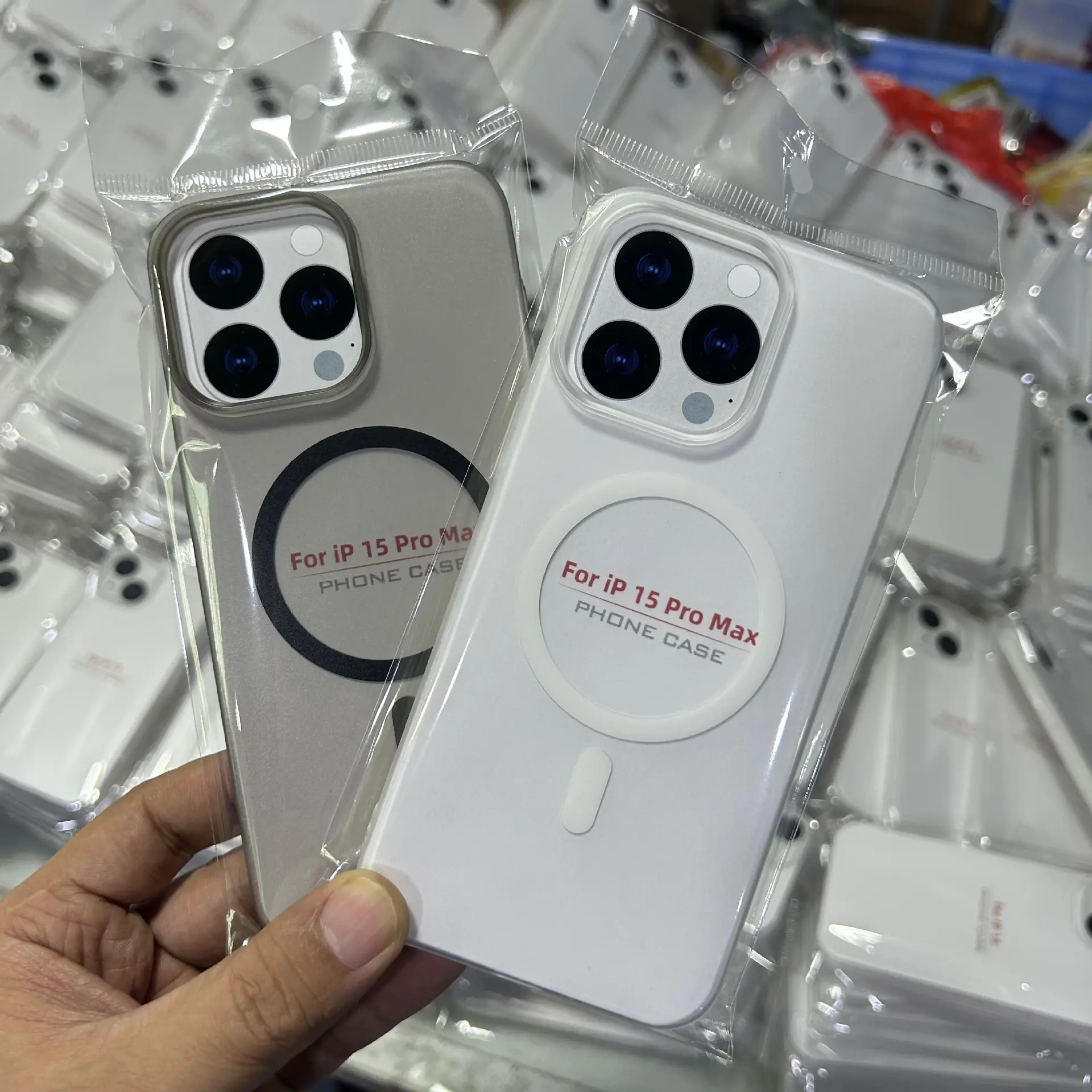 iPhone 16 Transparent Magnetic Phone Case 15" — feature 13