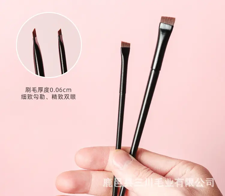 Ultra-Thin Angled Eyebrow & Eyeliner Brush 4g — feature 4