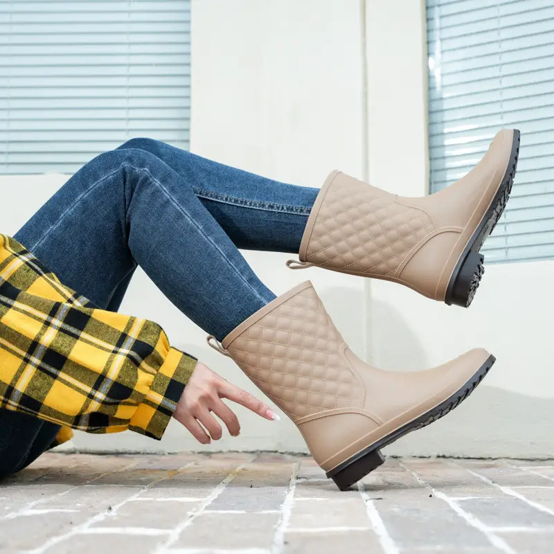 Cross-Border Women's Mid-Calf Waterproof Rain Boots, Plaid Rain Boots, Non-Slip Overshoes, Low-Heeled Water Boots, Pvc Rubber Shoes, Non-Slip and Wear-Resistant - Image 6