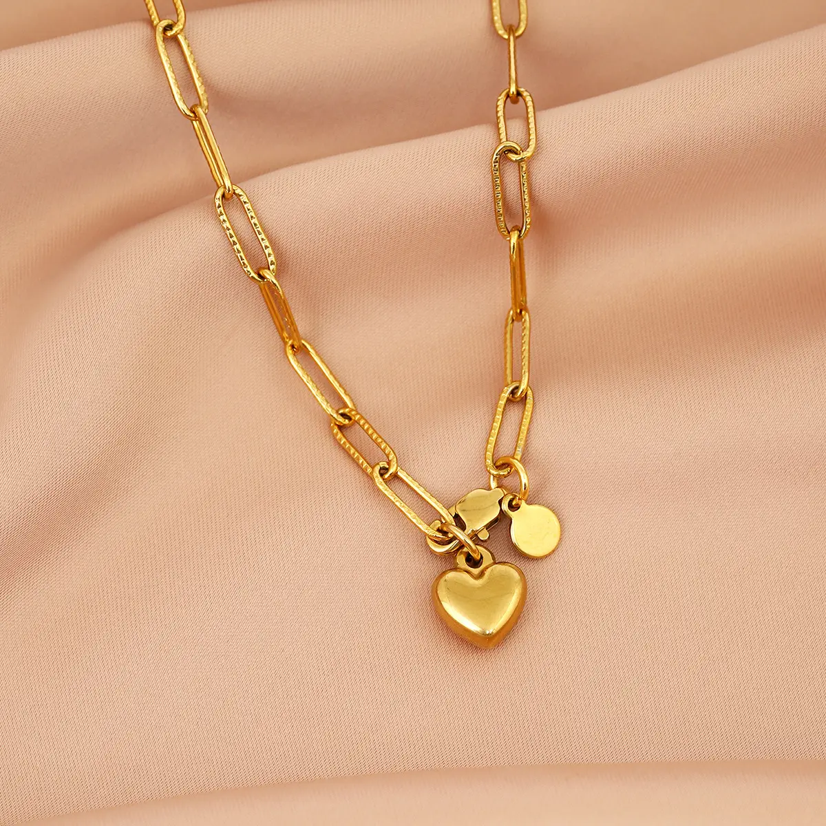 Golden Heart Pendant Bracelet for Women — feature 12