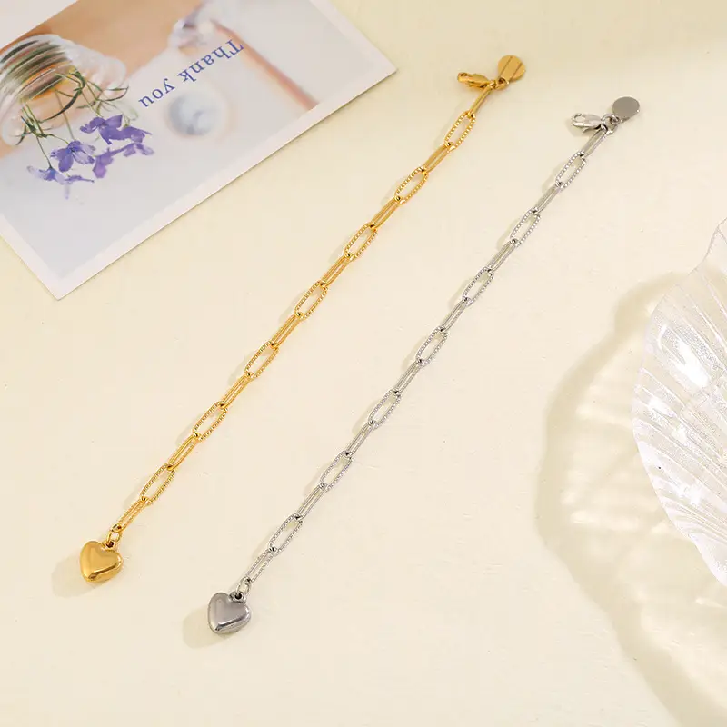 Golden Heart Pendant Bracelet for Women — feature 3