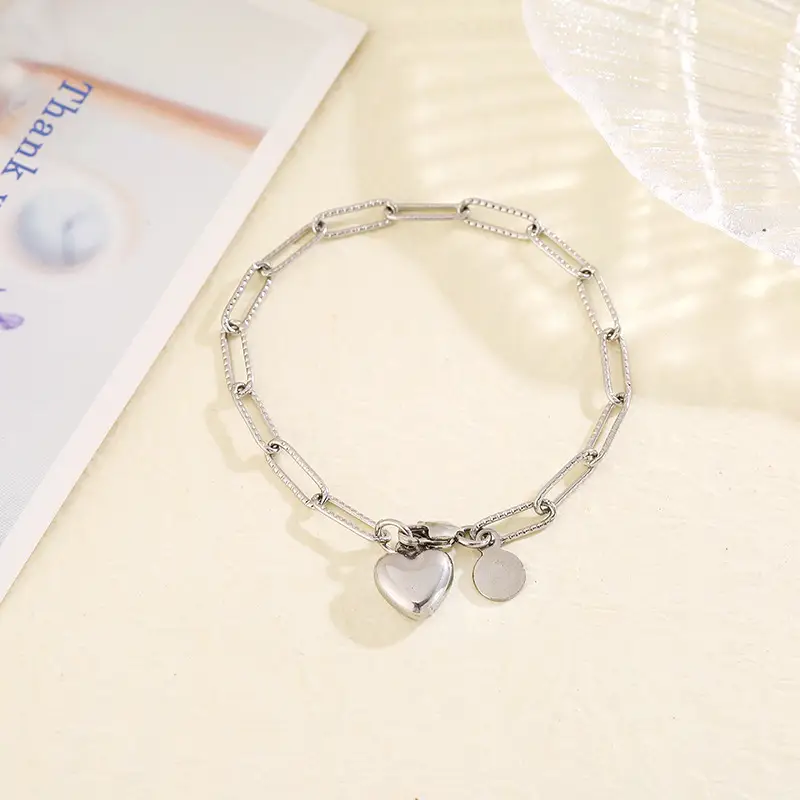 Golden Heart Pendant Bracelet for Women — feature 6