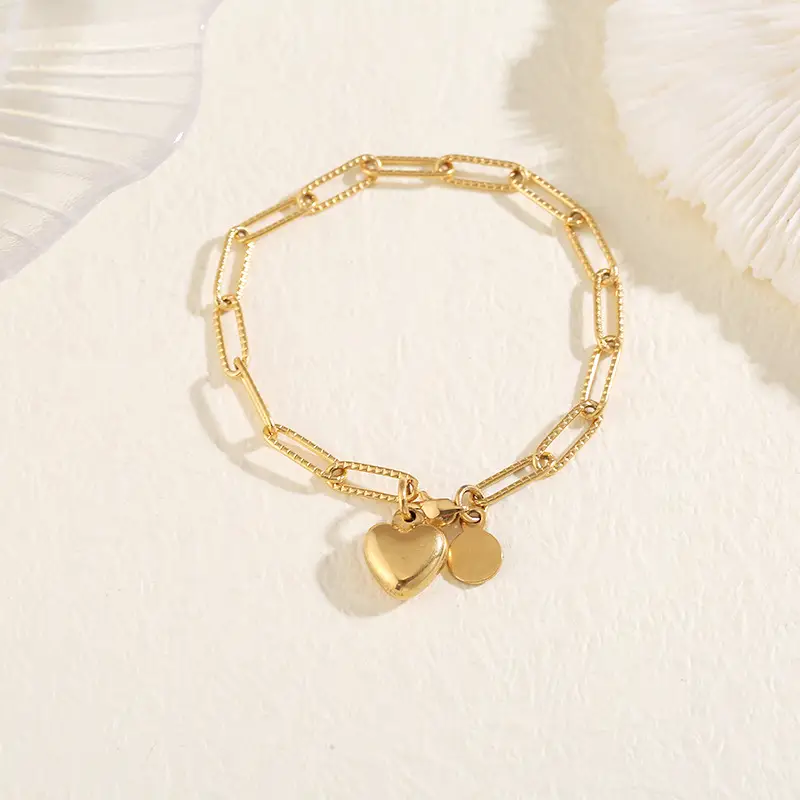 Golden Heart Pendant Bracelet for Women — feature 7