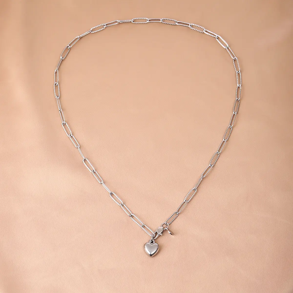 Golden Heart Pendant Bracelet for Women — feature 8