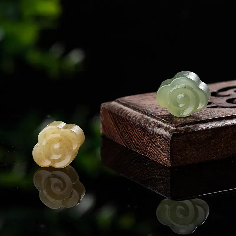 Natural Hetian Jade Bow Lock Xiangyun Back Cloud Jade Handmade Jewelry