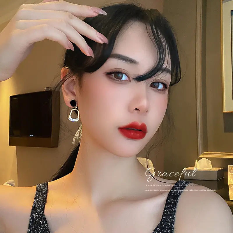 Silver Needle Korean Dongdaemun Fashion Personalized Earrings - Image 3