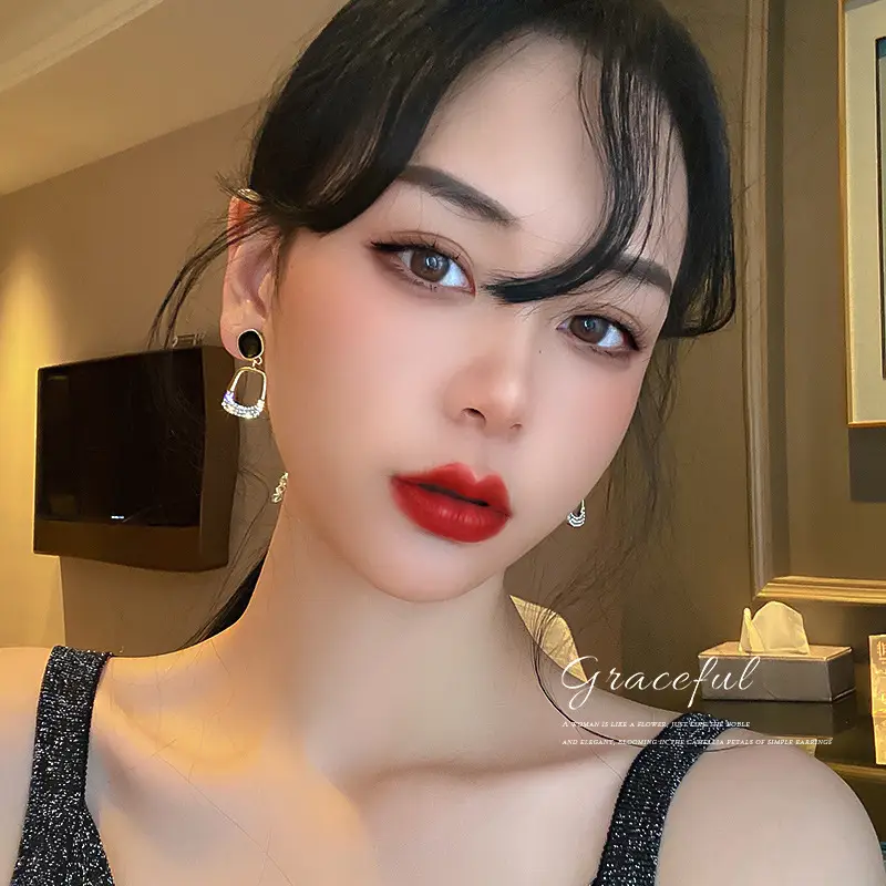 Silver Needle Korean Dongdaemun Fashion Personalized Earrings - Image 5