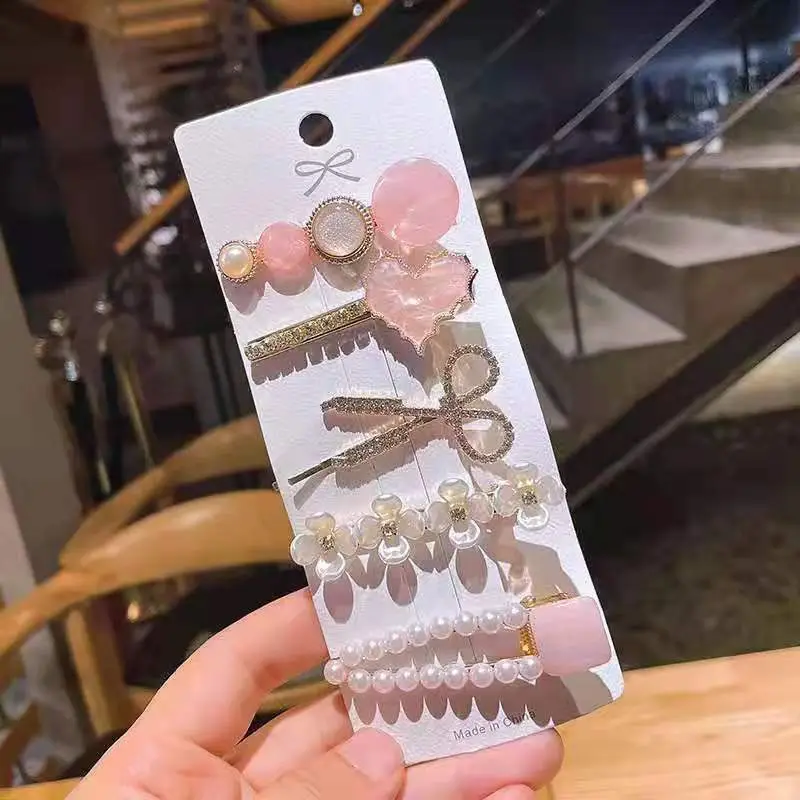 Golden Feather Bear Pearl Hair Clip for Women - Image 10