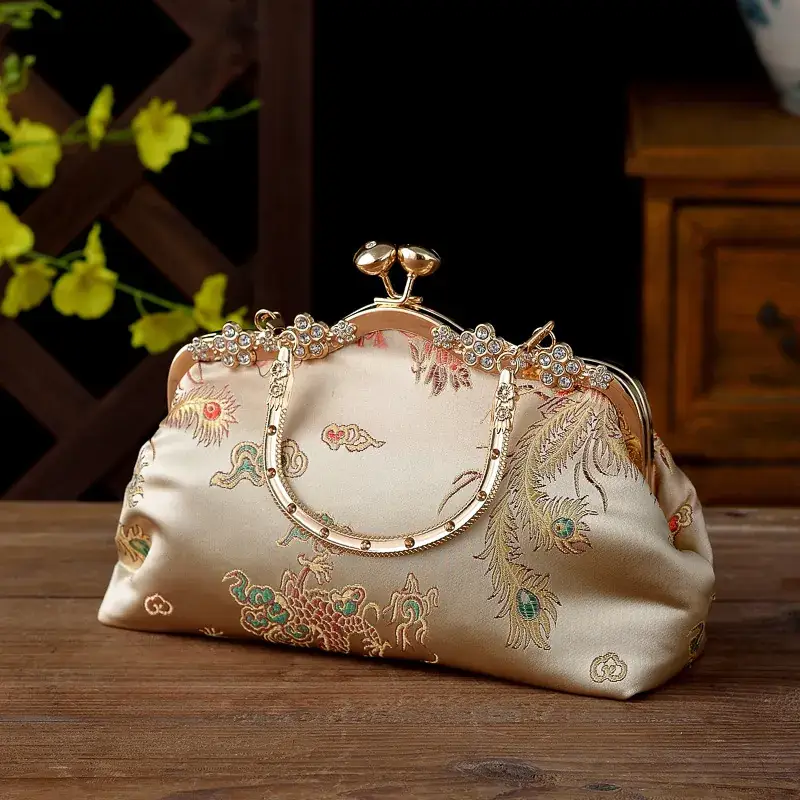 Vintage Embroidered Banquet Bag for Women - Image 2