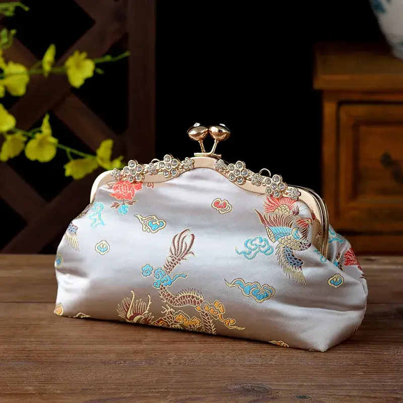 Vintage Embroidered Banquet Bag for Women - Image 5
