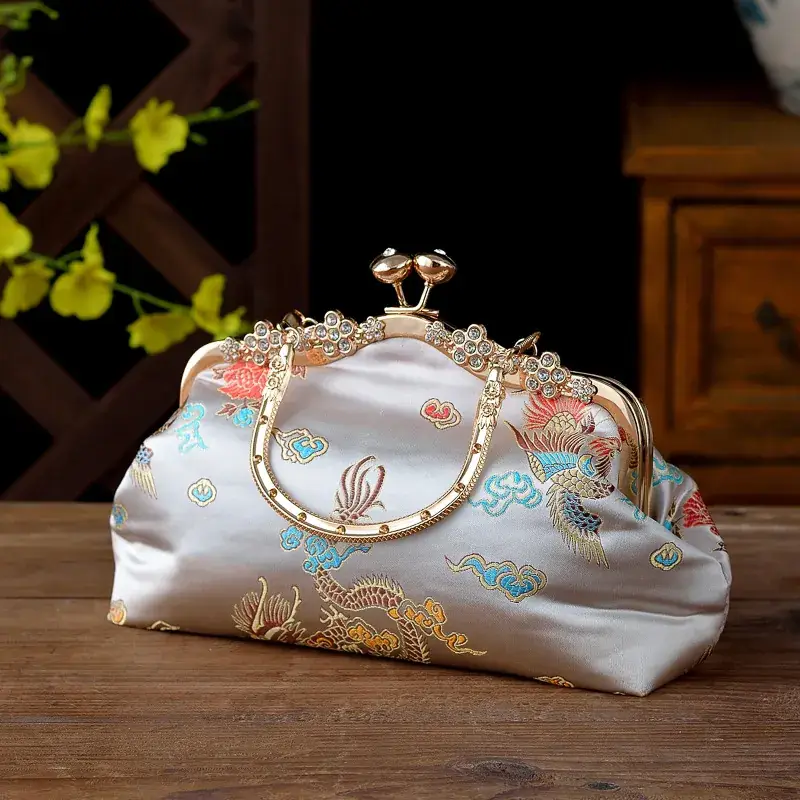 Vintage Embroidered Banquet Bag for Women - Image 3