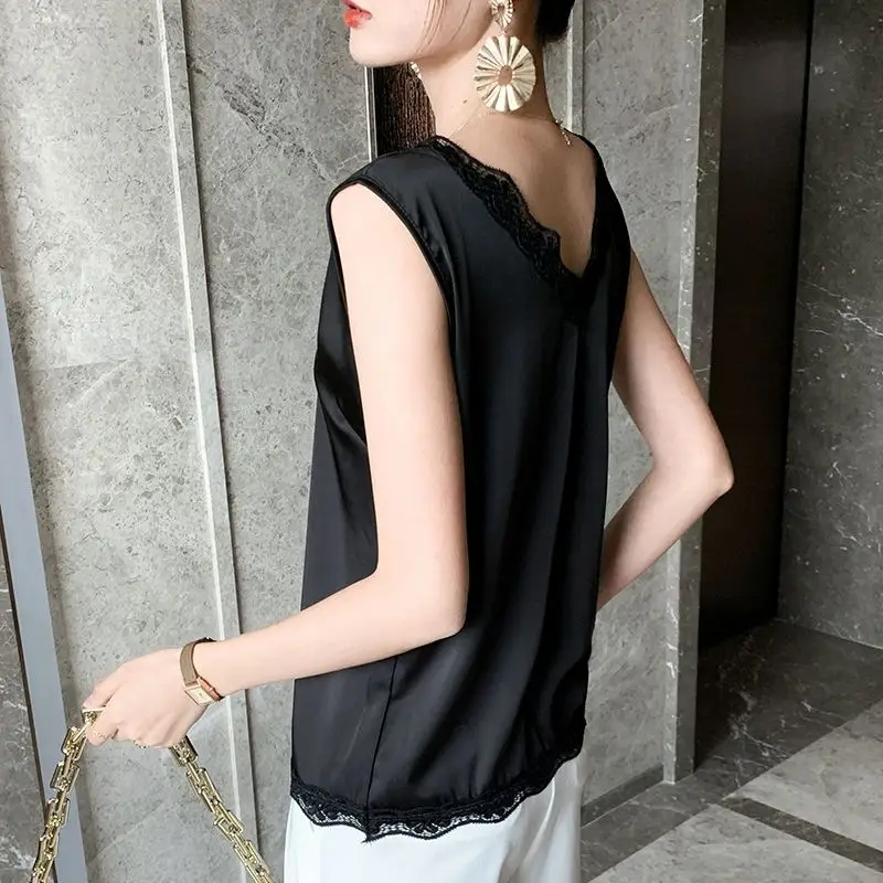 Black Sleeveless V-Neck Camisole with Lace