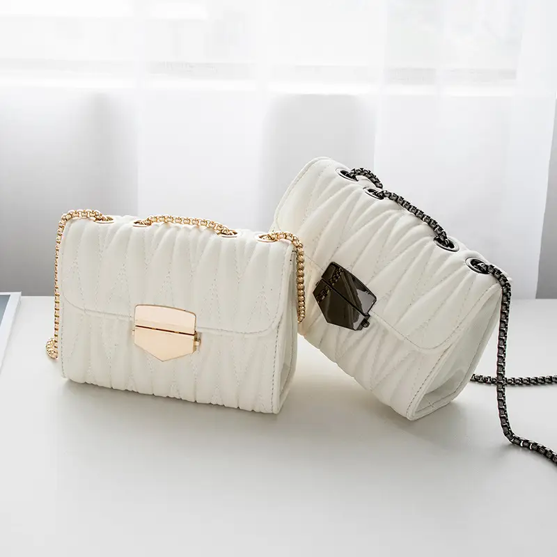 Black Diamond Lattice Chain Shoulder Bag for Women - Image 5