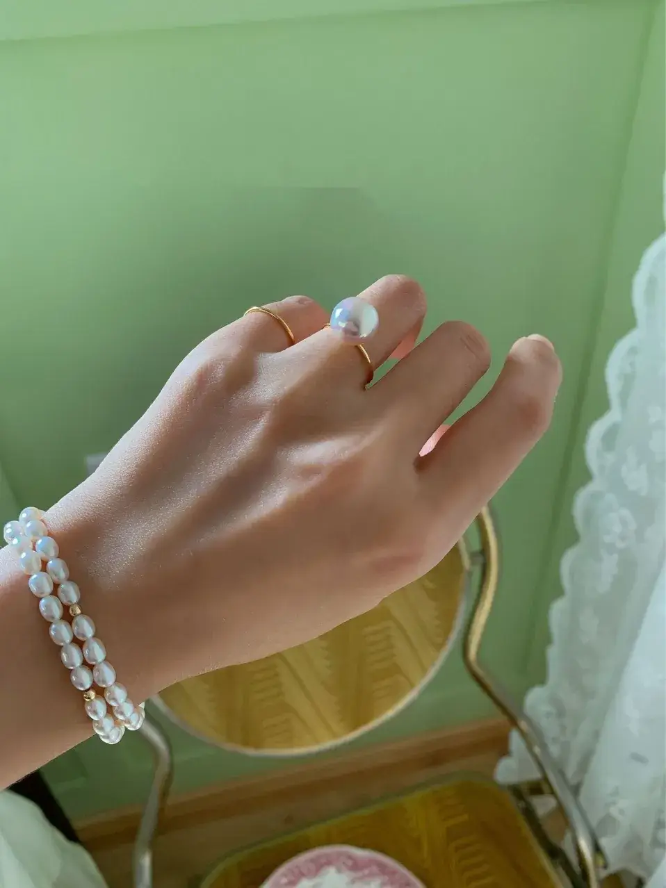 Natural Pearl Millet Bracelet 14K Gold Elastic — feature 5
