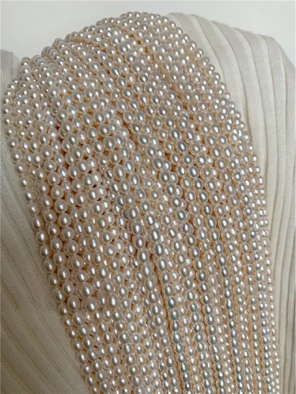Natural Pearl Millet Bracelet 14K Gold Elastic — feature 6
