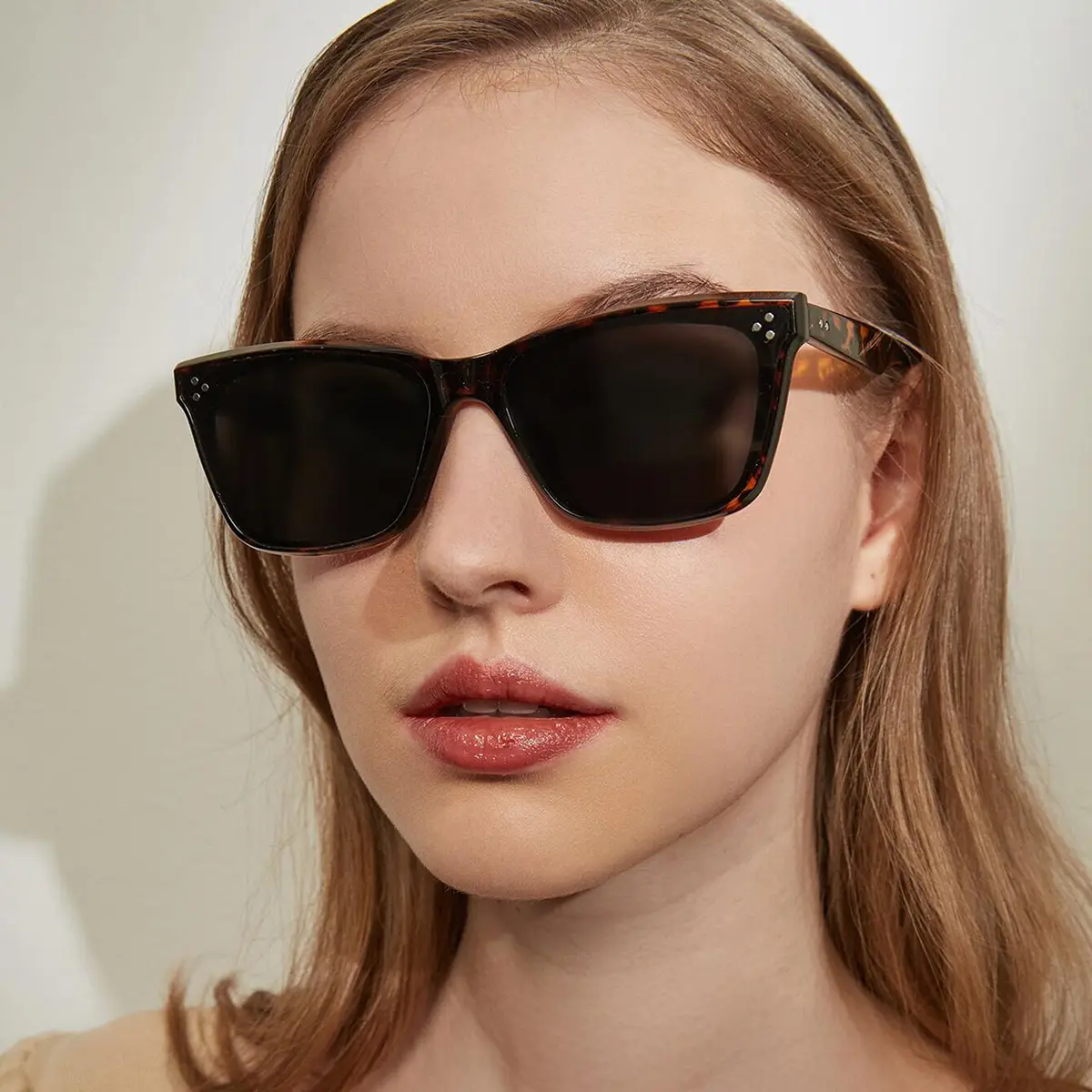 Women Retro Square Sunglasses with Rivet Design