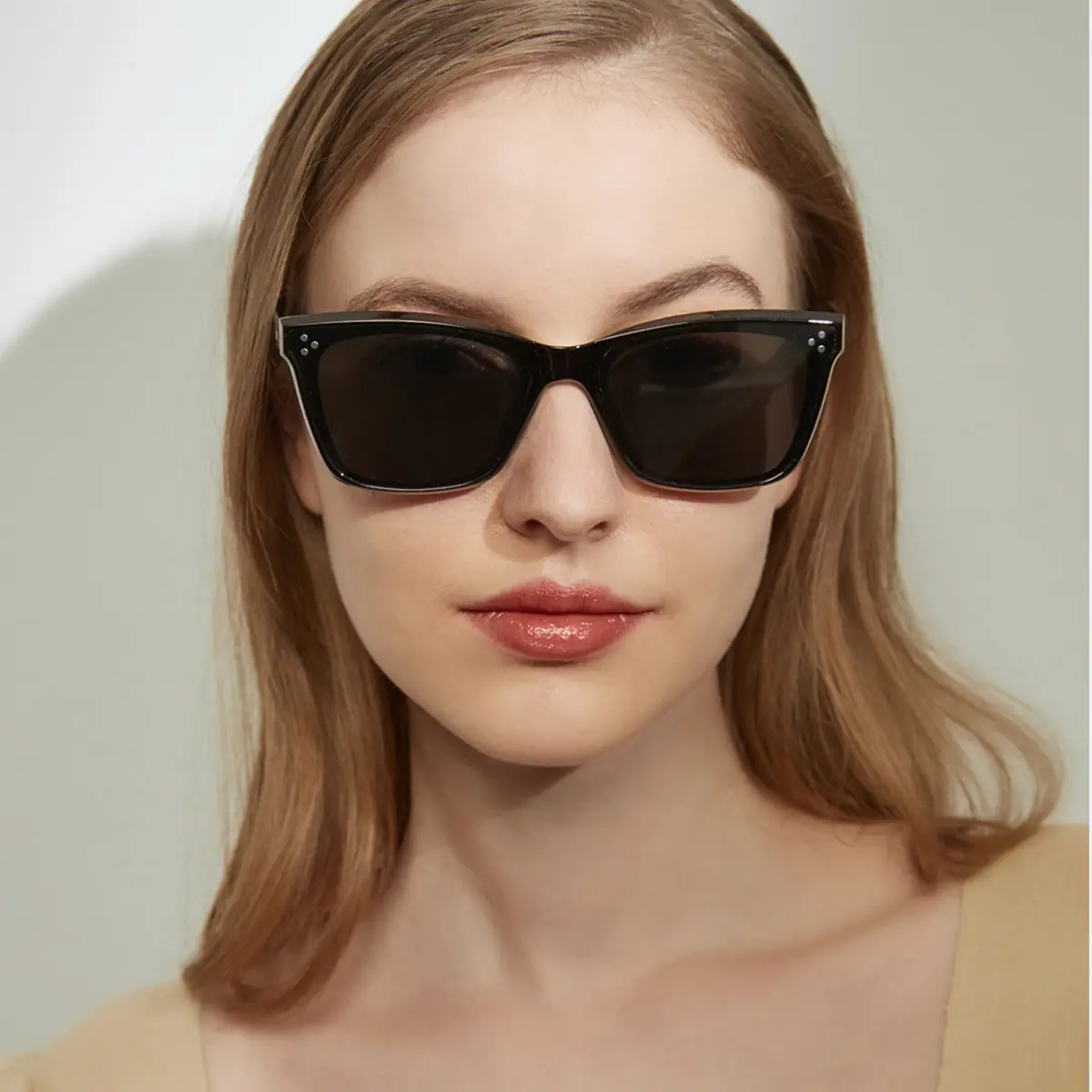 Women Retro Square Sunglasses with Rivet Design
