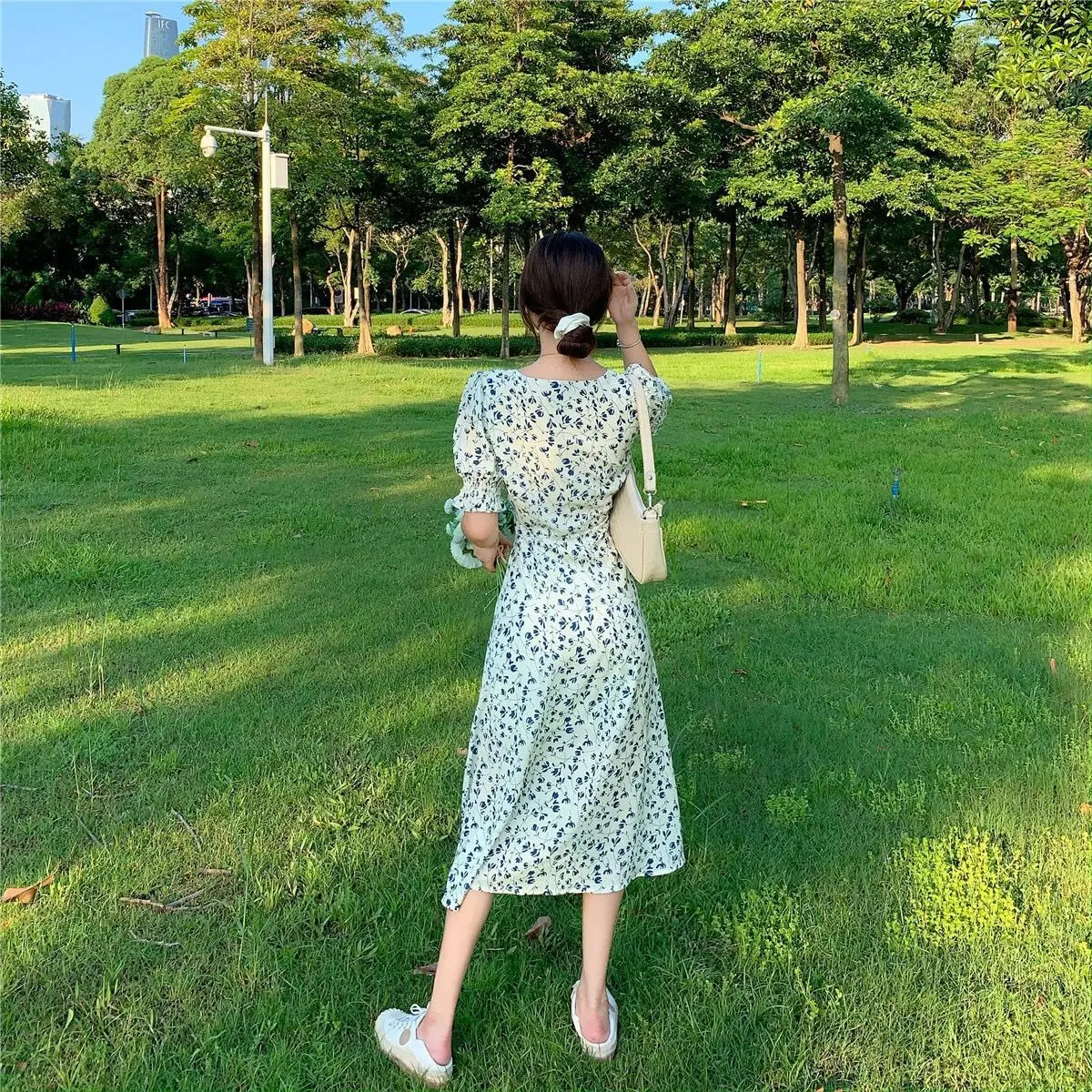 French Design Floral V Neck Dress Mid Skirt — feature 3