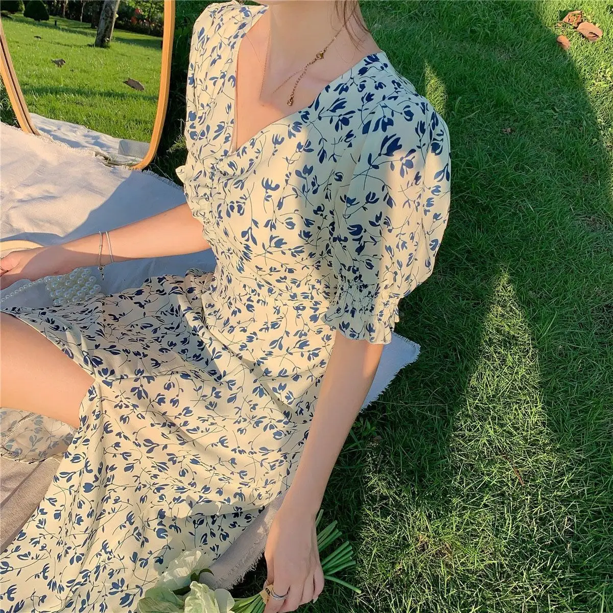 French Design Floral V Neck Dress Mid Skirt — feature 8
