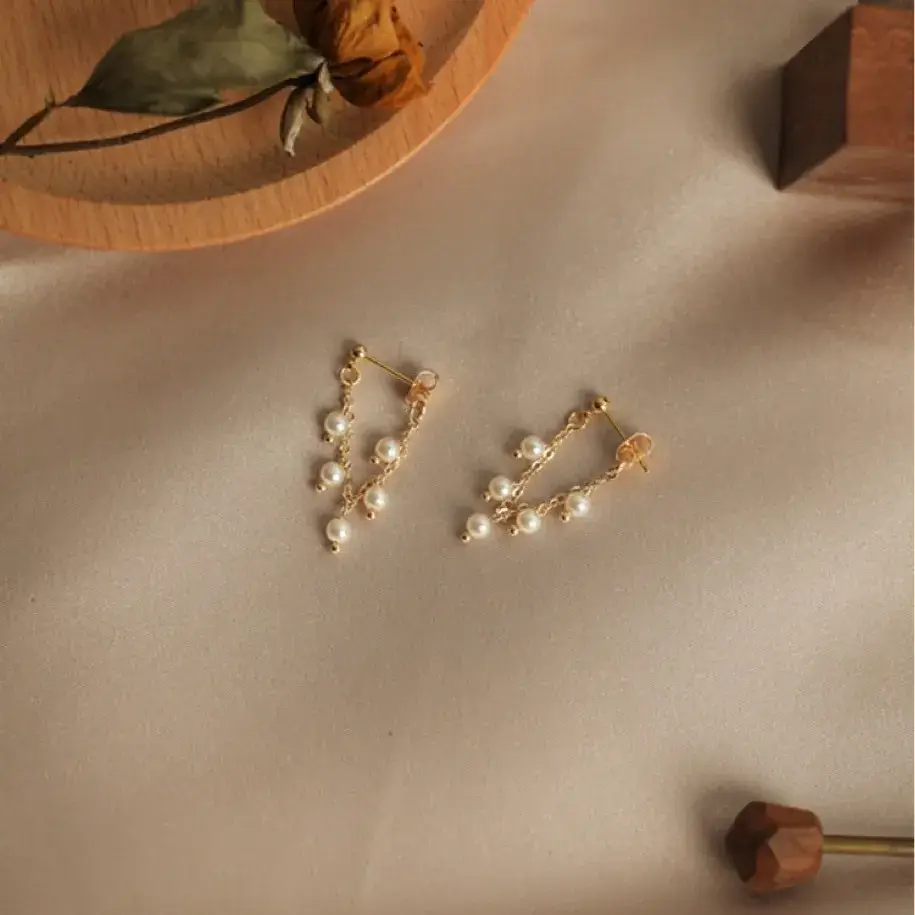 Natural Freshwater Pearl Gentle Earrings Wheat Studs Sweet Chanel Elegant Elegant Women's Earrings - Image 4