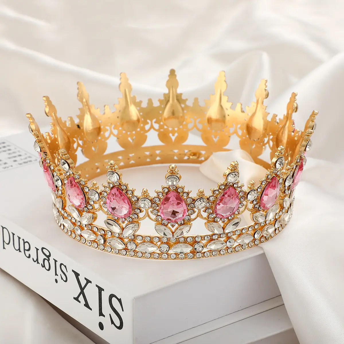 Luxury Crystal Full Circle Crown Wedding Hair Accessory — feature 6