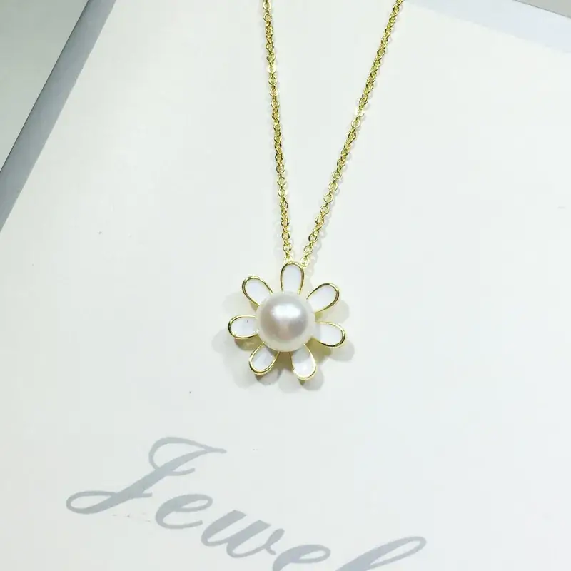 Wholesale Daisy Pearl Necklace Gold Color