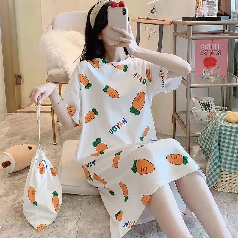 Letter radish white skirt