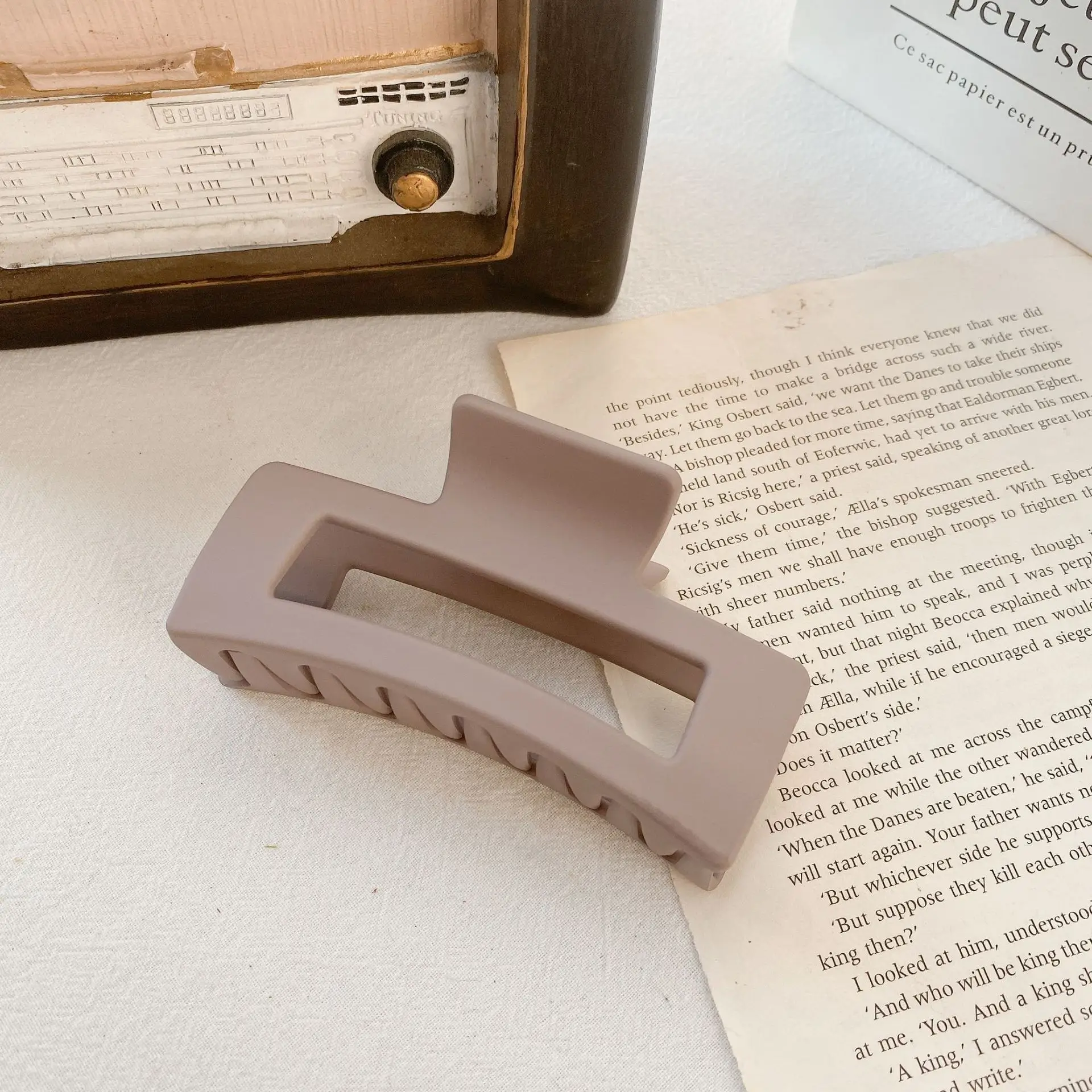 10.5cm Matte Resin Shark Hair Clip Women - Image 2