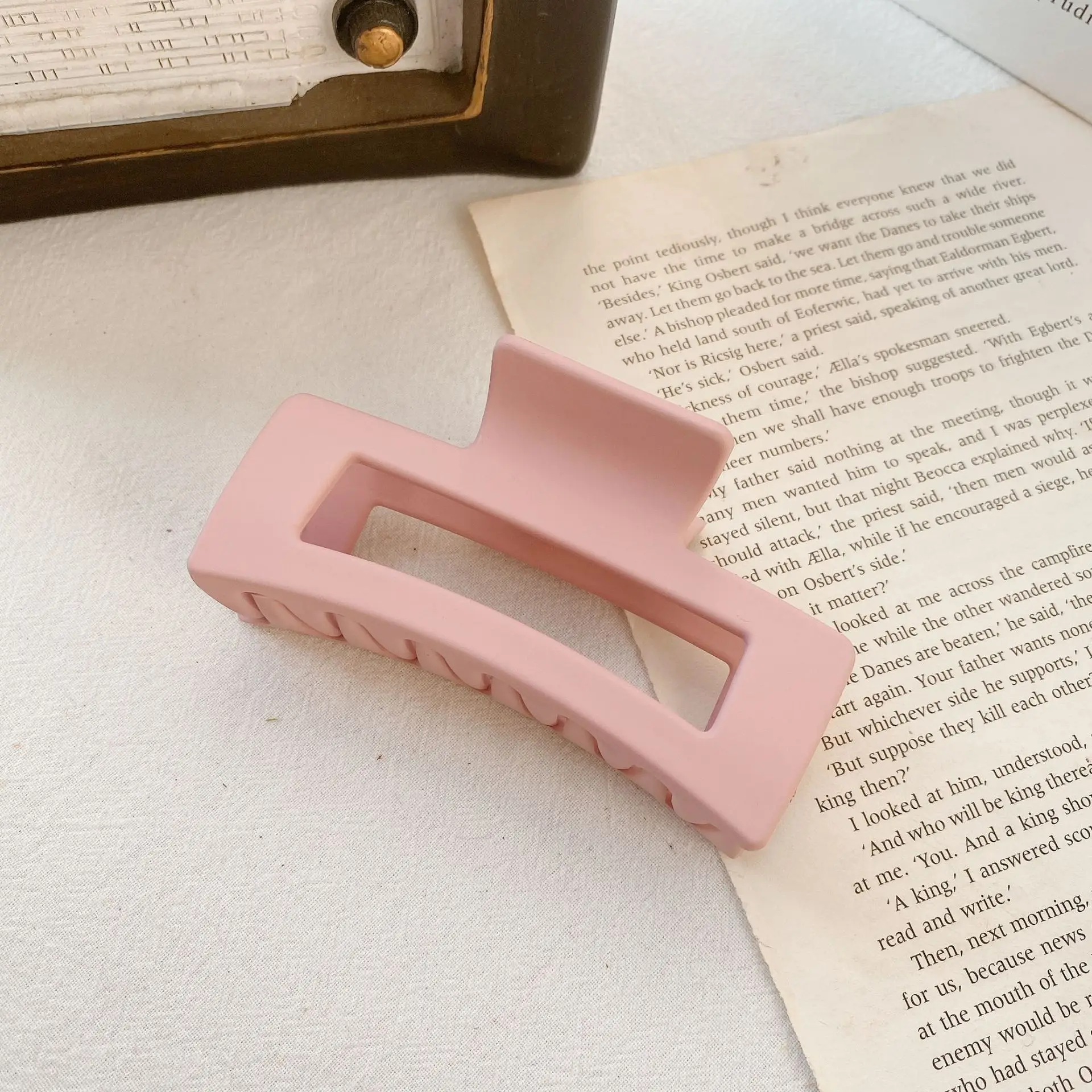 10.5cm Matte Resin Shark Hair Clip Women - Image 5