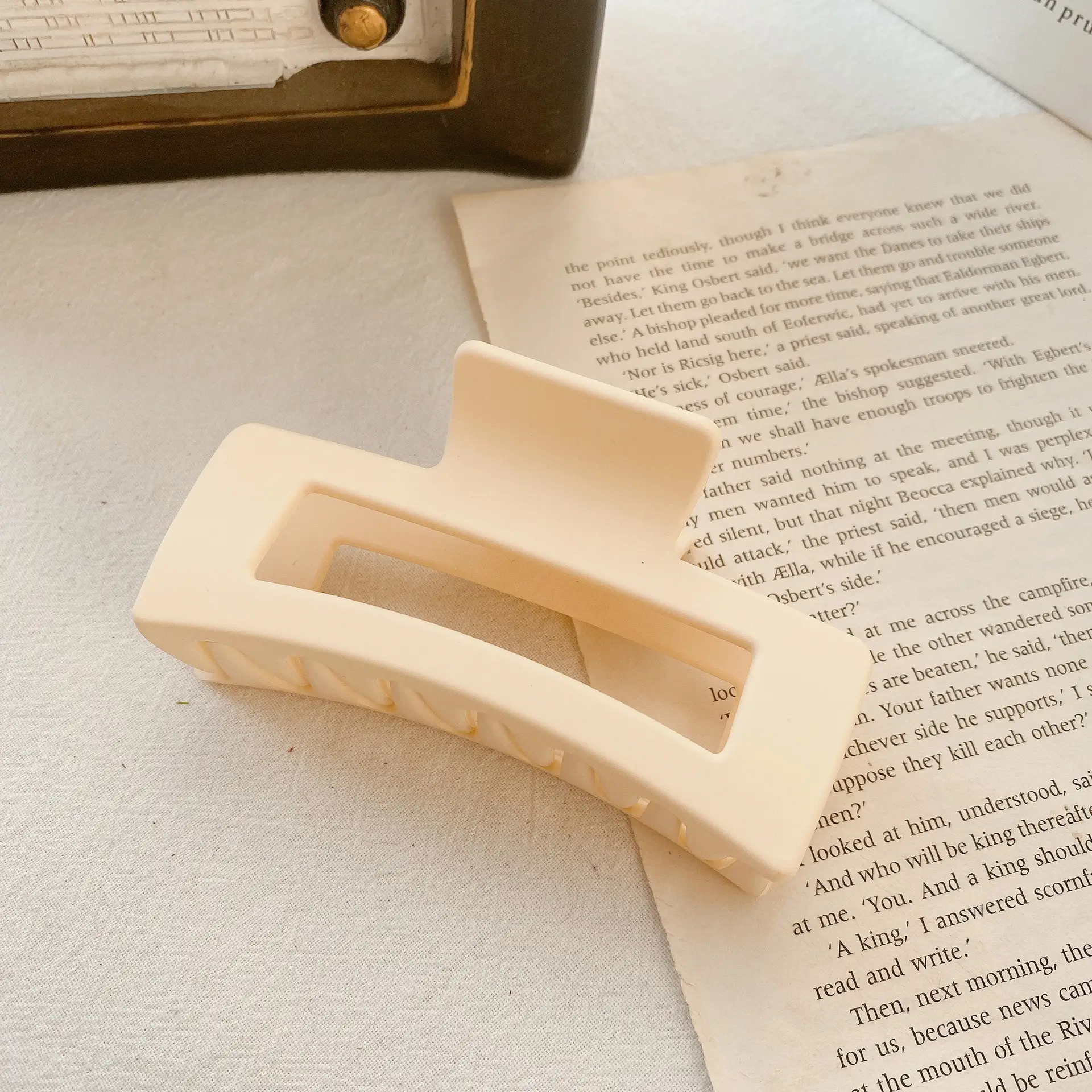 10.5cm Matte Resin Shark Hair Clip Women - Image 6