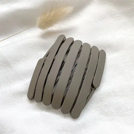 Retractable Hairpin Bundled Women's Hair Accessory - Image 5
