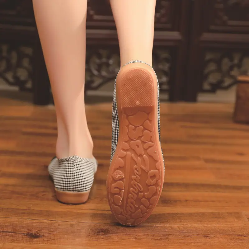 2026 Autumn New Style Old Beijing Cloth Shoes with Rubber Sole, Shallow Mouth, Non-Slip, Slip-On Canvas Women's Shoes, Comfortable - Image 17
