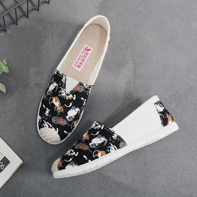 2026 Autumn New Style Old Beijing Cloth Shoes with Rubber Sole, Shallow Mouth, Non-Slip, Slip-On Canvas Women's Shoes, Comfortable - Image 12