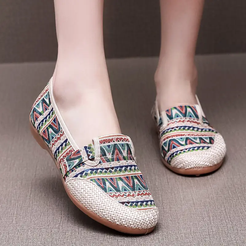 2026 Autumn New Style Old Beijing Cloth Shoes with Rubber Sole, Shallow Mouth, Non-Slip, Slip-On Canvas Women's Shoes, Comfortable - Image 6