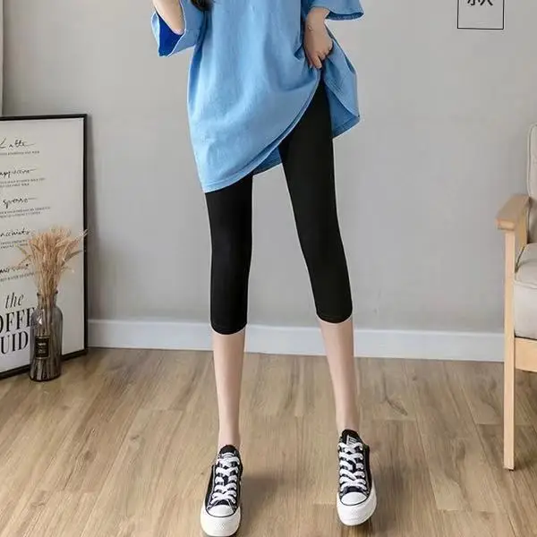 [black] cropped pants