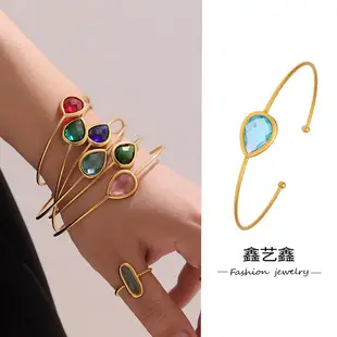 Gold Chain Bracelet with Snake Head Design for Women — feature 9
