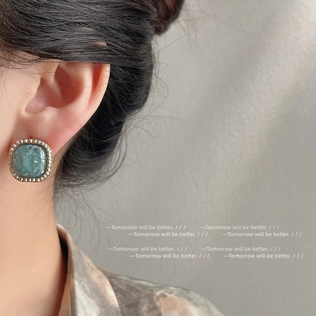 Retro Green Broken Shell Earrings S925 Silver