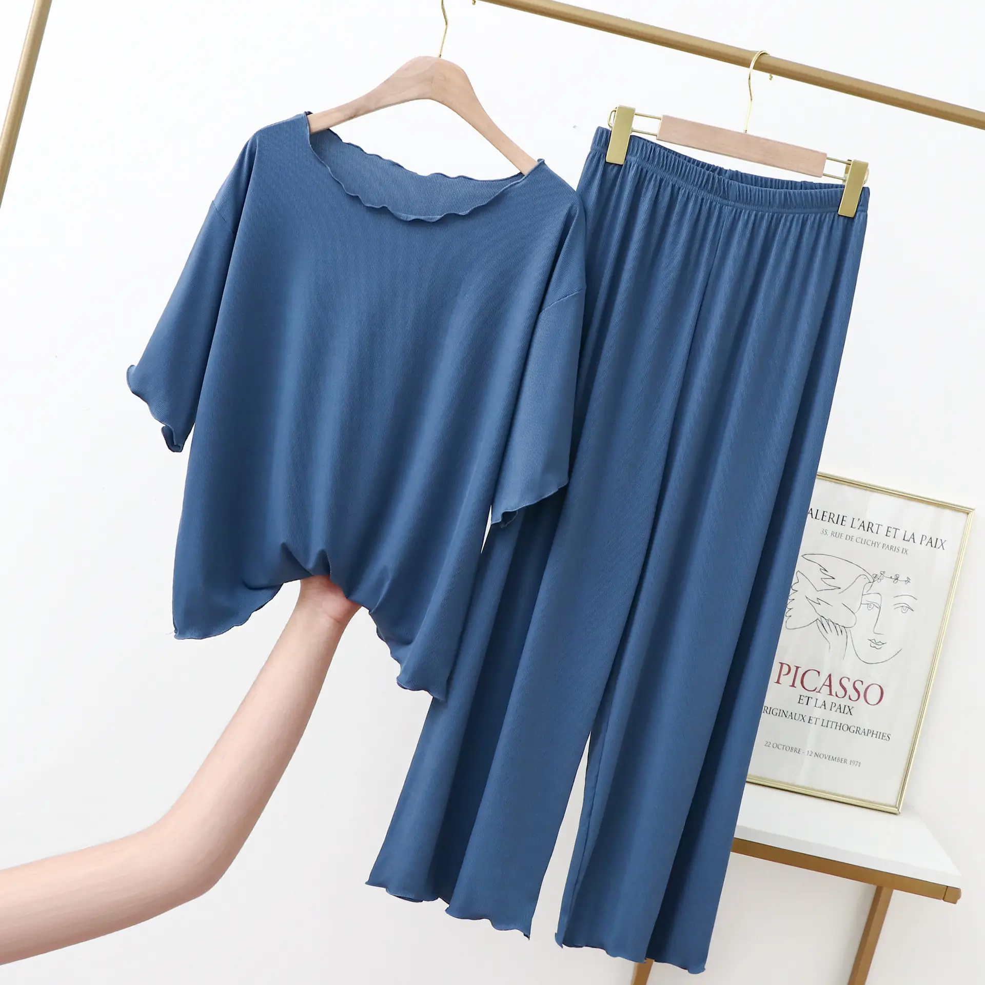 Women Blue Ice Silk Cropped T-shirt & Pants Set - Image 3