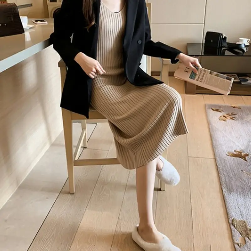2023 Black Knitted Slim Sling Dress Mid-Length — feature 4