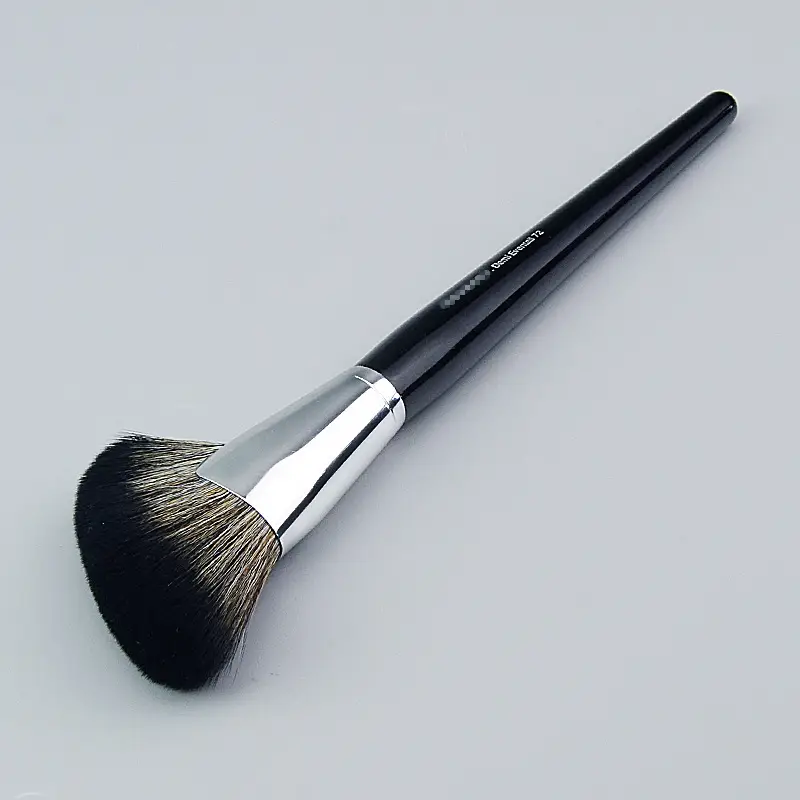 Silk Family 72# Emma Fluffy Sickle Repair Brush with Cover - Image 3
