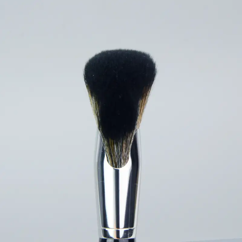 Silk Family 72# Emma Fluffy Sickle Repair Brush with Cover - Image 4