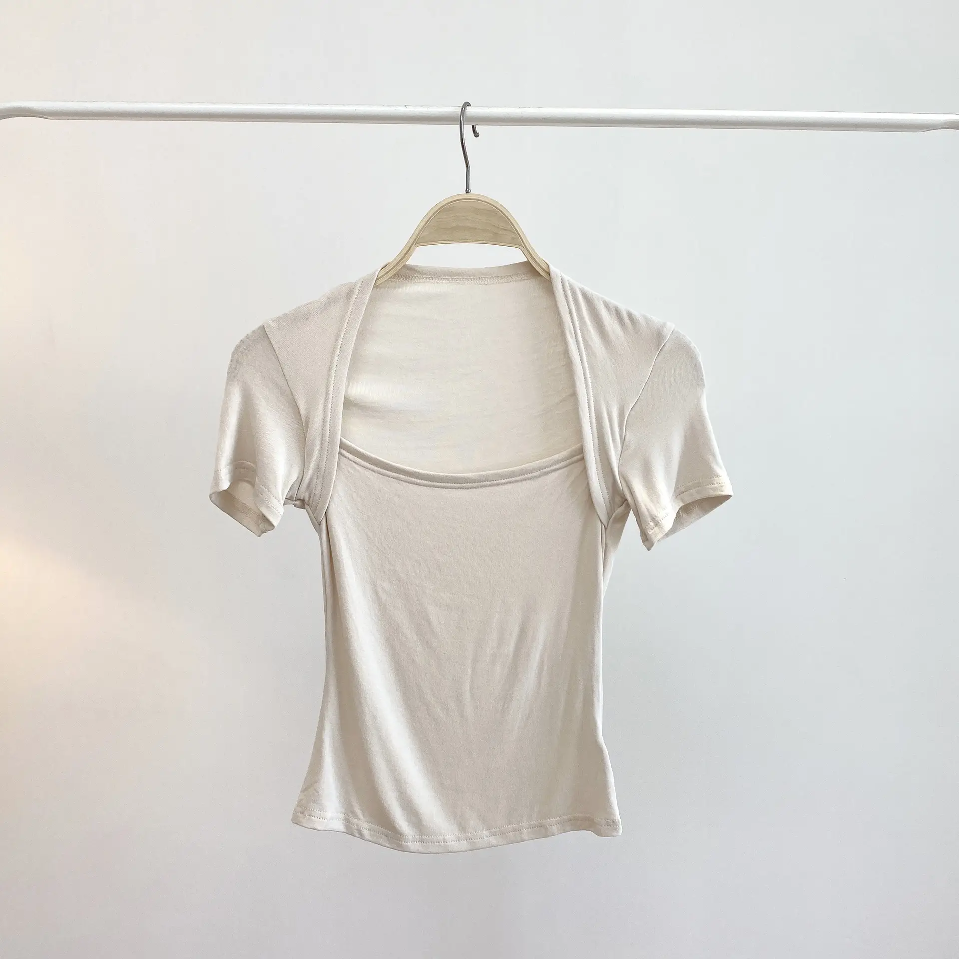 White Short Sleeve Yoga Shirt with Back Shoulder Design - Image 3