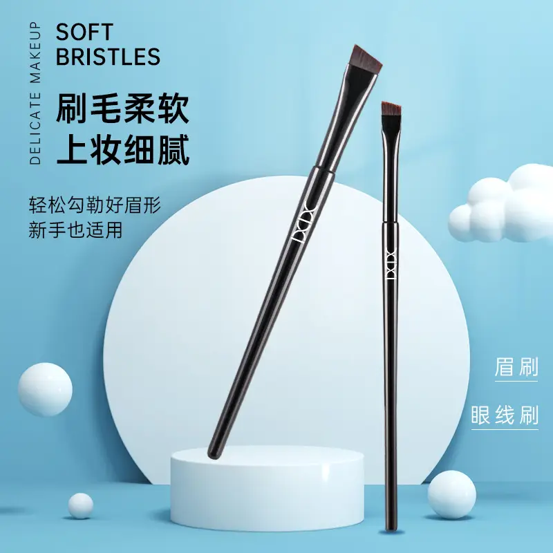 Xixi Large Eyebrow & Eyeliner Brush - Image 4