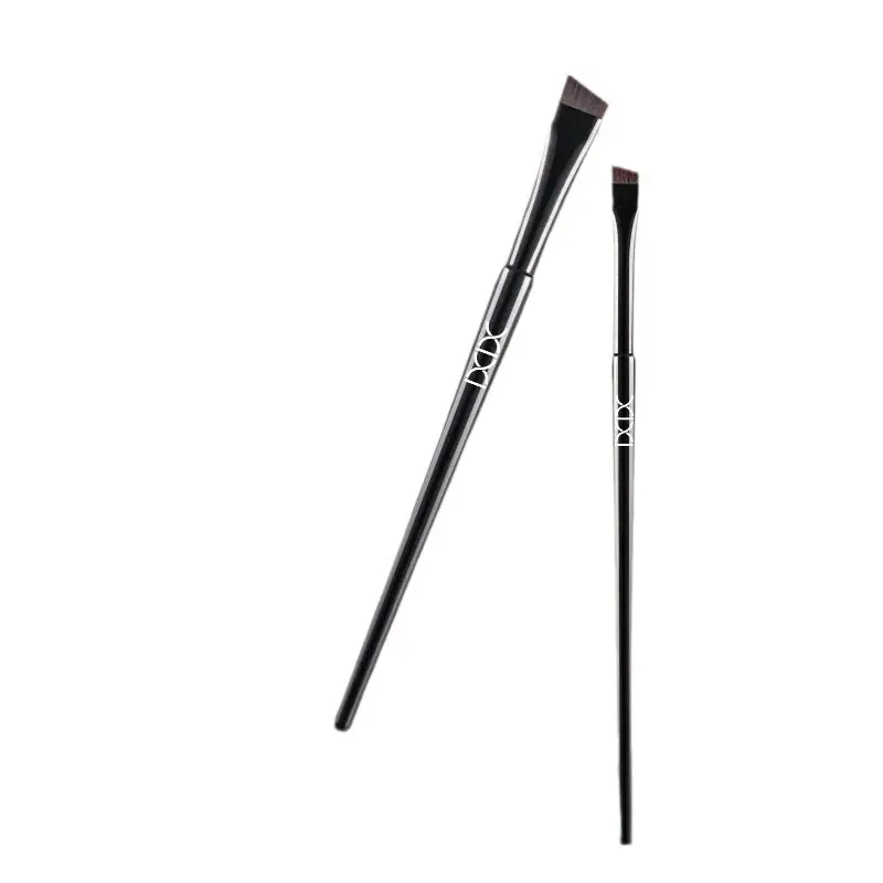 Xixi Large Eyebrow & Eyeliner Brush - Image 7