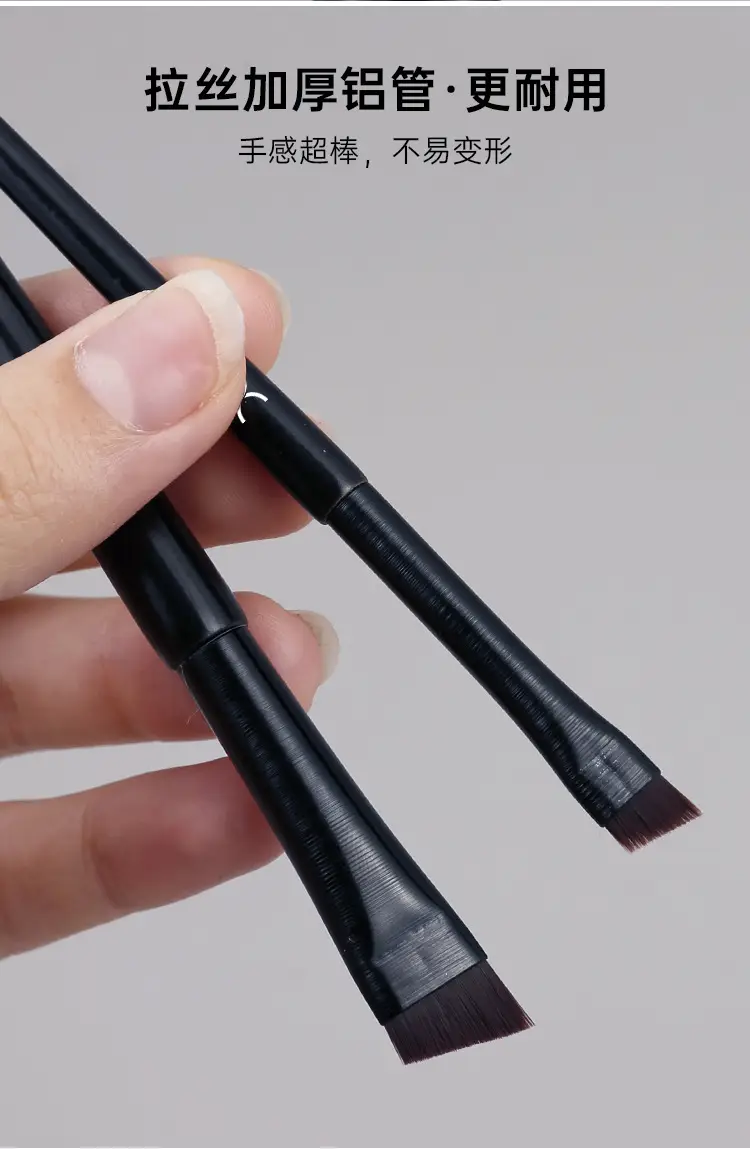 Xixi Large Eyebrow & Eyeliner Brush — feature 4