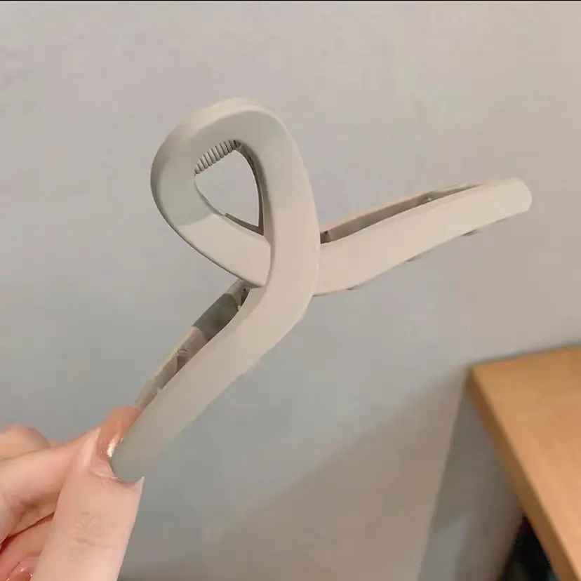 Matte Square Hair Clip for Bathing & Back of Head - Image 10