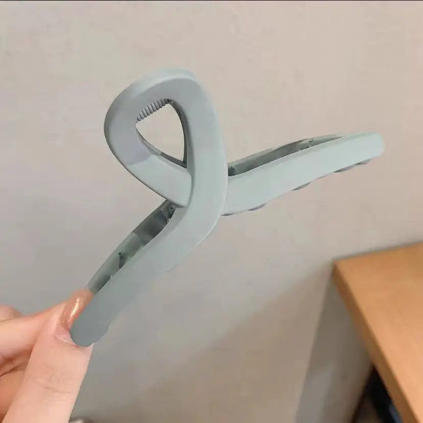 Matte Square Hair Clip for Bathing & Back of Head - Image 11